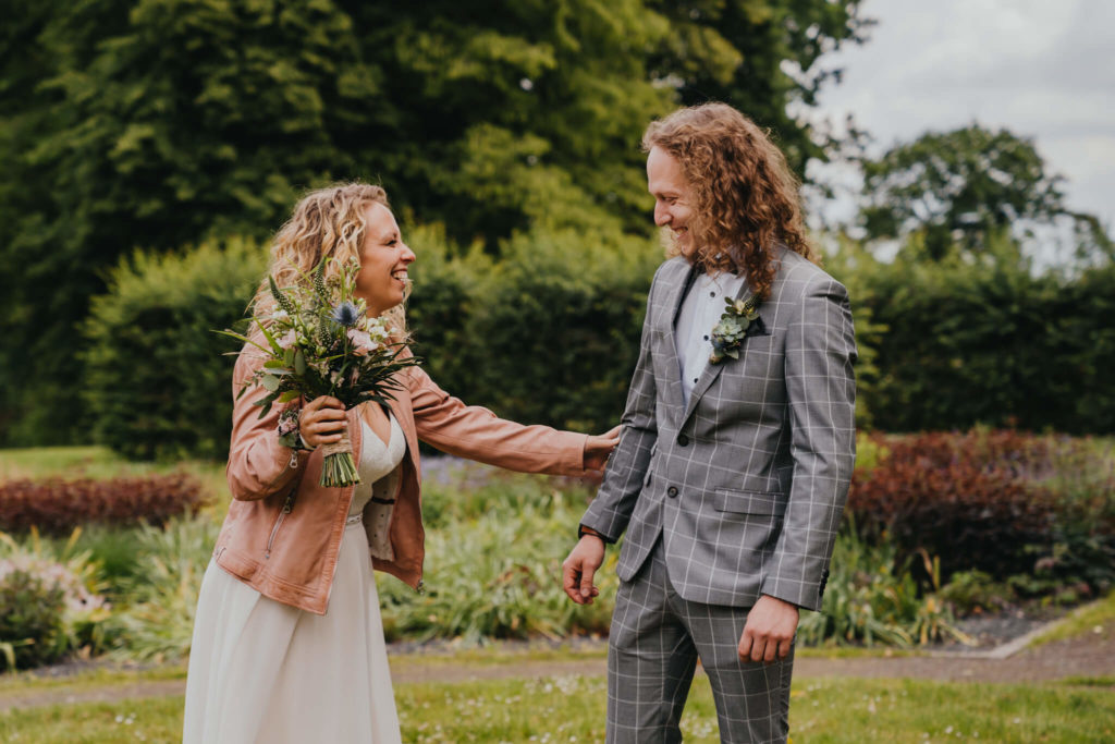 Hochzeitsfotografin_Haus-Voerde-first-look